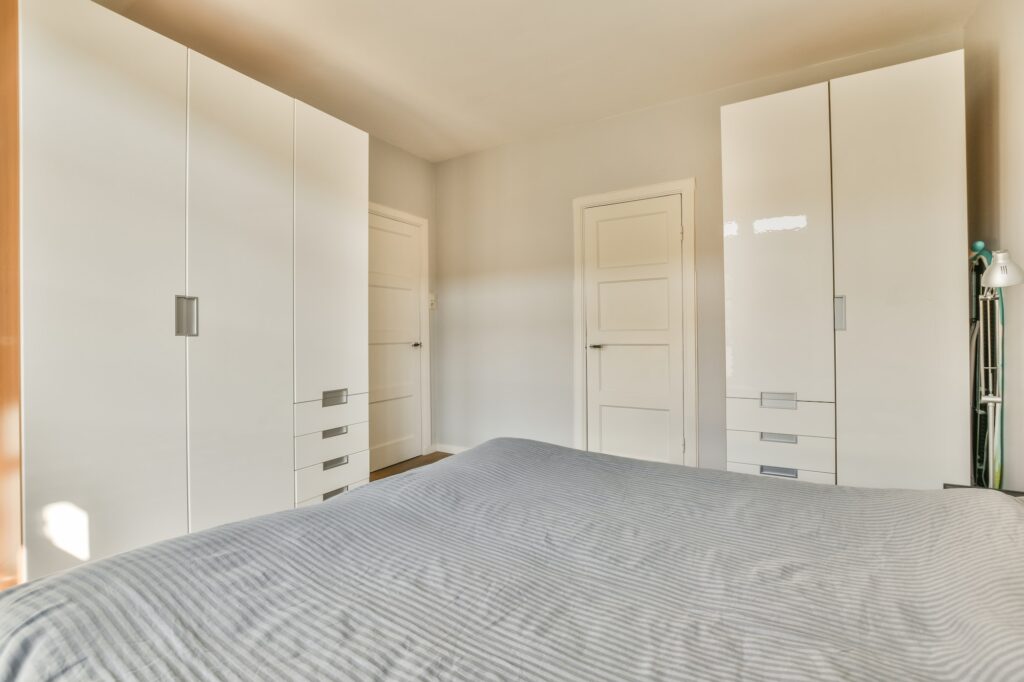 lemari pakaian custom murah