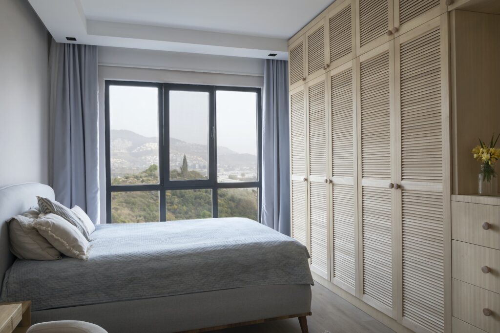 Lemari Pakaian Custom untuk Kamar Tidur